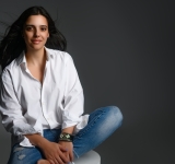 Η Κατερίνα Ζουγανέλη τραγουδάει 